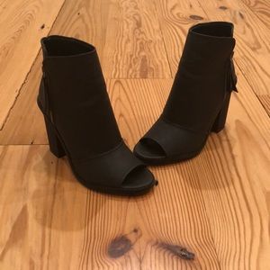 FOREVER 21 OPEN TOE BOOTIES